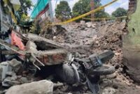 1763809545711-tembok-sekolah-di-palmerah-jakbar-roboh-1763708961769_43