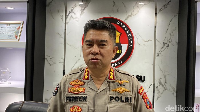 1764090372092-kabid-humas-polda-sumut-kombes-pol-ferry-walintukan-mhd-ilham-pradilladetiksumut-1764079955509_169