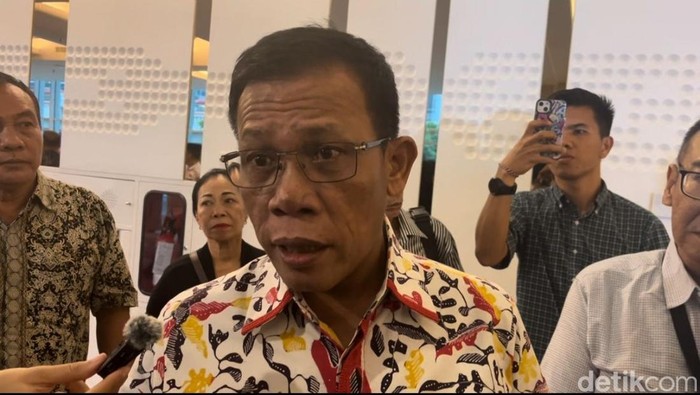 1764090374891-aktivis-98-yang-juga-politisi-pdip-masinton-pasaribu-kurniawan-fdetikcom-1747831017511_169