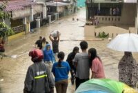 1764241588791-ratusan-warga-mengungsi-akibat-terdampak-banjir-1764228746289_169