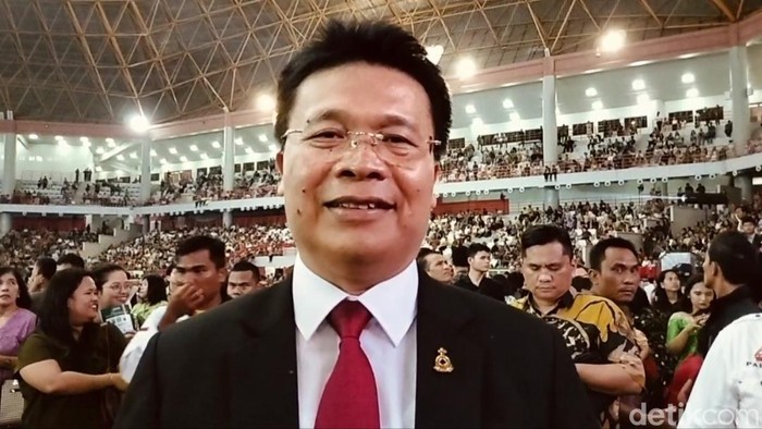 1764263169412-ephorus-hkbp-pdt-dr-victor-tinambunan_169