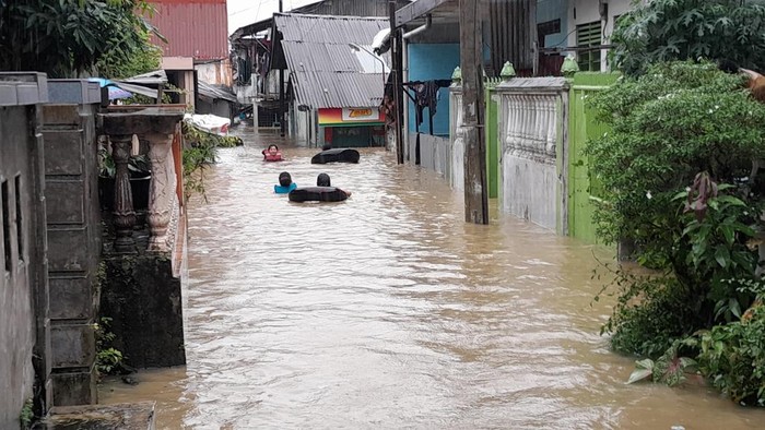 1764328004801-banjir-di-medan-1764314114362_169