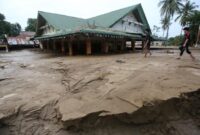 1764349574967-banjir-bandang-di-pidie-lumpuhkan-akses-dan-rusak-permukiman-1764307092193_169