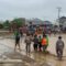 1764371100342-proses-evakuasi-korban-meninggal-dunia-banjir-longsor-di-sumbar-jeka-kampaidetiksumut-1764239452667_169