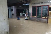1764392812739-kondisi-banjir-di-pemukiman-pinggir-sungai-babura-medan-hari-ini-kartikadetikcom-1764211152696_169