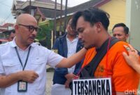 1764587194098-khamozaro-saat-mengobrol-dengan-azis-foto-finta-rahyunidetiksumut-1764581800208_169