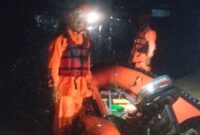 1764608806129-basarnas-saat-mengevakuasi-warga-yang-terjebak-banjir-di-langkat-foto-kantor-pencarian-dan-pertolongan-kelas-a-medan-1764217138784_169