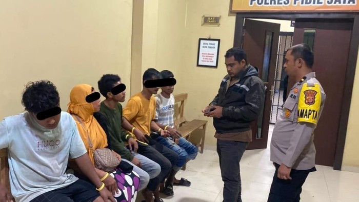 1764630313895-hoaks-1764607929889_169