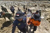 1764652008518-menembus-desa-terisolir-tnipolri-selamatkan-warga-sakit-di-palembayan-1764584599797_43