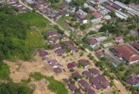 1764673609308-kapolri-jenderal-listyo-sigit-prabowo-melakukan-patroli-udara-meninjau-area-yang-terdampak-banjir-di-tapanuli-tengah-sumatera--1764567183734_169