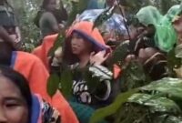 1764695234010-teka-foto-warga-yang-terjebak-di-hutan-foto-dok-pribadi-rosmawati-1764159584164_43