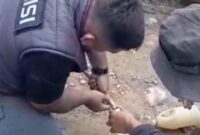 1764738400983-anggota-polisi-sedot-bbm-dari-motor-dinas-ke-perahu-untuk-evakuasi-mayat-korban-banjir-istimewa-1764732264932_169