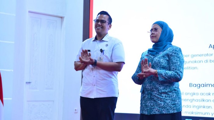 1764760028990-plt-ketua-pkk-provinsi-riau-adrias-dok-diskominfotik-riau-1764750574874_169