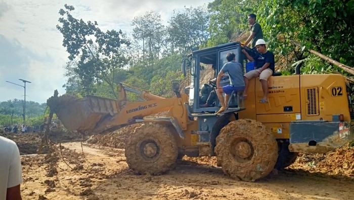 1764760035101-bnpb-menyatakan-jalur-yang-menghubungkan-kota-medan-di-sumatra-utara-menuju-aceh-tamiang-di-aceh-mulai-terbuka-bantuan-akan-di-1764689795490_169