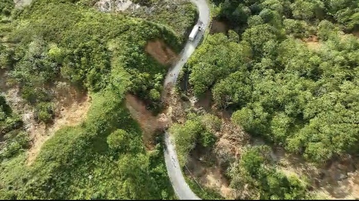 1764781623841-suasana-pantauan-udara-longsor-susulan-di-kabupaten-taput-dok-polda-sumut-1764775444487_169