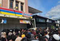 1764803126021-penjarahan-yang-terjadi-di-sejumlah-minimarket-di-sibolga-foto-dok-polres-sibolga-1764504891622_169