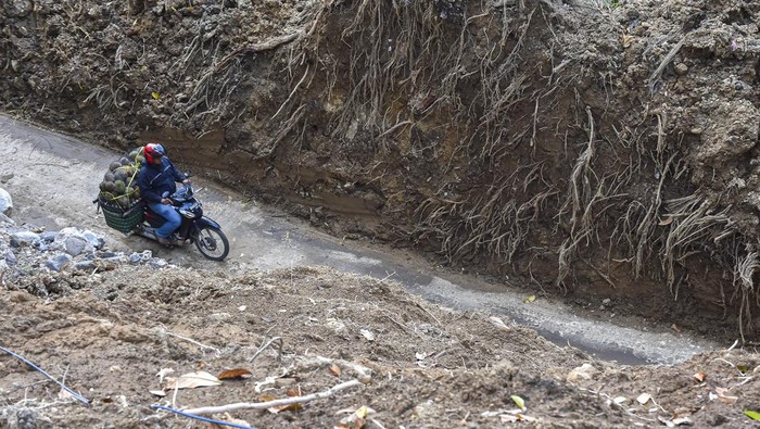 1765062301776-akses-darat-agam-bukittinggi-via-kelok-44-mulai-normal-1765014914822_169