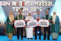 1765127149148-penyerahan-bantuan-secara-simbolis-foto-dok-pemkot-pekanbaru-1765111364176_169