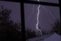 1765148690356-ilustrasi-petir_169