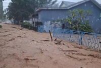 1765148690822-banjir-merendam-beberapa-titik-di-kota-sibolga-foto-dokpolres-sibolga-1765135439042_169