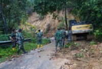 1765170377558-pembersihan-jalur-utama-tapanuli-utara-sibolga-dok-kodam-ibb-1765168086199_169