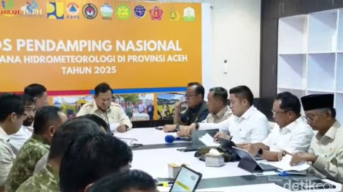 1765170382102-prabowo-kembali-melakukan-peninjauan-dampak-banjir-bandang-di-aceh-setelah-peninjauan-prabowo-langsung-memimpin-ratas-bersama--1765110843993_169