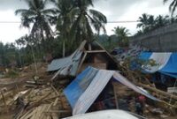 1765170389963-banjir-di-aceh-timur-begitu-tinggi-jika-dilihat-dari-bekas-jejak-genangan-air-dan-lumpurnya-hal-ini-terungkap-saat-tim-gabunga-1764917479693_43