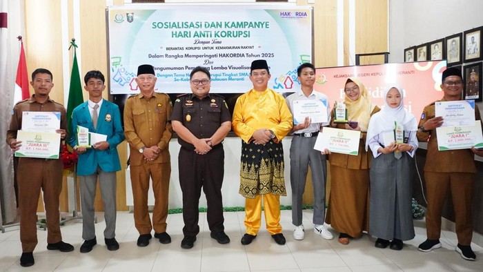 1765213577660-kepala-kajaksaan-negeri-meranti-saat-kampanye-hari-anti-korupsi-foto-dok-kejaksaan-negeri-kepulauan-meranti-1765208116283_169