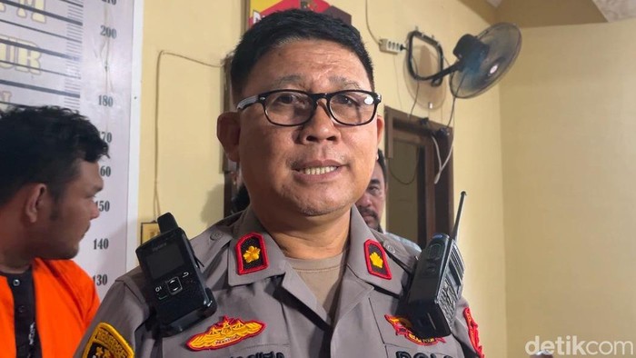 1765213581063-kapolsek-medan-timur-kompol-agus-butar-butar-saat-memberikan-konfetensi-pers-foto-finta-rahyunidetiksumut-1765197333268_169