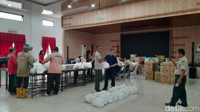 1765278372447-posko-tanggap-darurat-bencana-banjir-medan-1765268369617_169