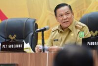 1765278374818-plt-gubernur-riau-sf-hariyanto-dok-diskominfotik-riau-1765175532456_169