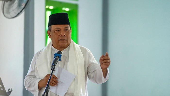 1765278381393-plt-gubernur-riau-sf-hariyanto-dok-diskominfotik-riau-1765259053325_169