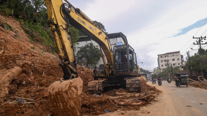 1765299956763-akses-sibolgatapteng-kembali-terbuka-usai-longsor-1765073743713_169
