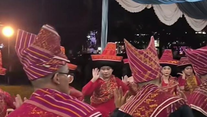 1765343192678-tradisi-kerja-tahun-di-masyarakat-karo-instagram-merdangmerdemlubukpakam-1765338036569_169