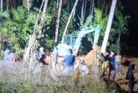1765364766936-proses-pemakaman-korban-banjir-bandang-di-tempat-pemakaman-umum-tpu-sungai-jariang-kecamatan-palembayan-kabupaten-agam-antarah-1765340096132_169