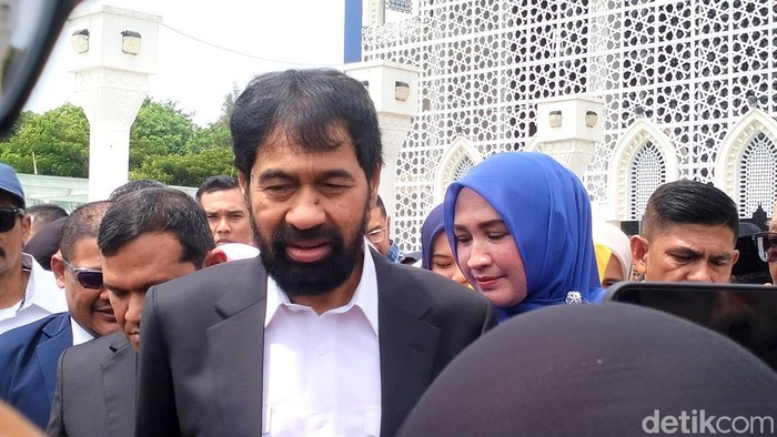 1765386349219-gubernur-aceh-muzakir-manaf-alias-mualem-foto-agus-setyadidetiksumut-1755248791031_169