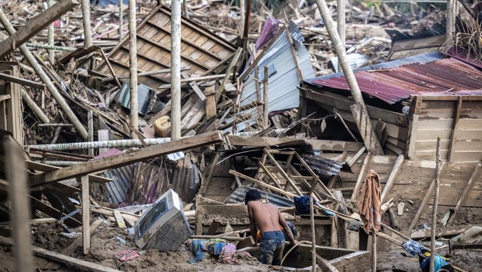 1765386350125-lubok-pusaka-porak-poranda-banjir-bandang-sapu-bersih-hampir-seluruh-desa-1765338737003_169