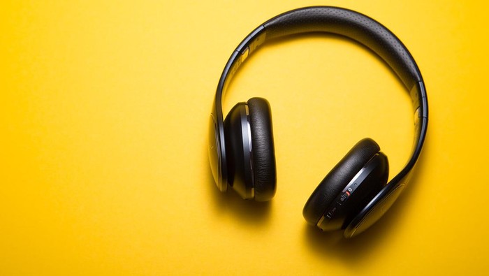 1765386352340-ilustrasi-lagu_169