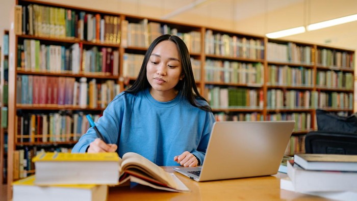 1765386354479-ilustrasi-hari-perpustakaan-internasional_169