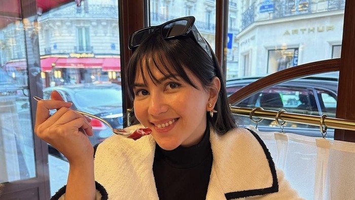 1765407903041-potret-jessica-mila-asyik-kulineran-makan-dessert-hingga-daging-1746962811572_169