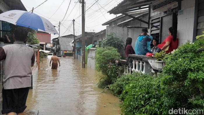 1765429614789-banjir-di-medan-1764326846703_169