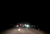 1765429636929-suasana-malam-di-jalan-lintas-kuala-simpang-langsa-gelap-gulita-karena-listrik-masih-padam-nizar-aldidetiksumut-1765387646889_169