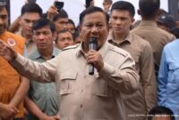1765515950647-teks-foto-presiden-prabowo-saat-mengunjungi-aceh-tamiang-foto-dok-sekretariat-presiden-1765512957523_169