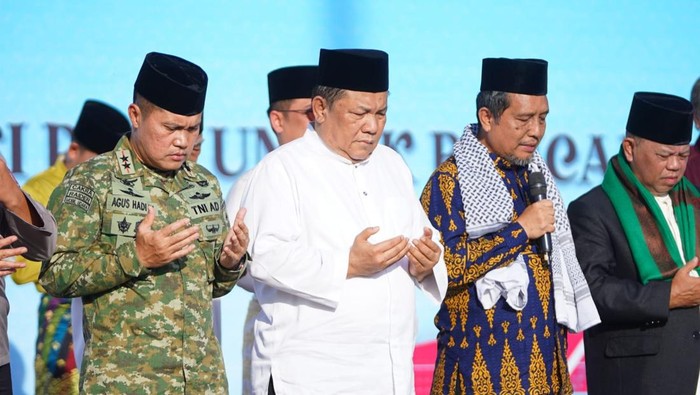 1765515951131-plt-gubernur-sf-hariyanto-bersama-forkopimda-saat-doa-bersama-untuk-korban-bencana-di-sumatera-dok-diskominfotik-riau-1765511964690_169