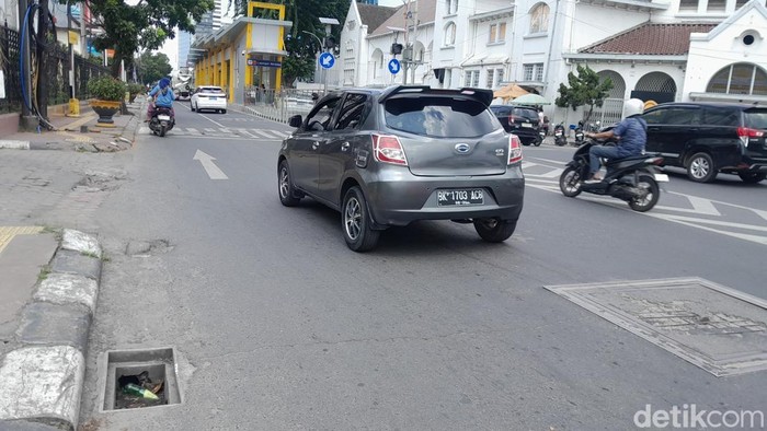 1765537585210-jalan-bergelombang-di-medan-1765519844916_169