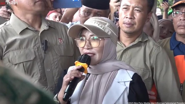 1765537586912-warga-aceh-tengah-yang-ngeluh-kekurangan-logistik-ke-prabowo-dok-youtube-sekretariat-presiden-1765523444171_169
