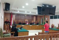 1765559163716-terdakwa-touzen-alias-ajun-mendengarkan-pembacaan-vonis-seumur-hidup-dalam-sidang-di-pn-batam-foto-alamudin-hamapudetiksumut-1765545954995_169
