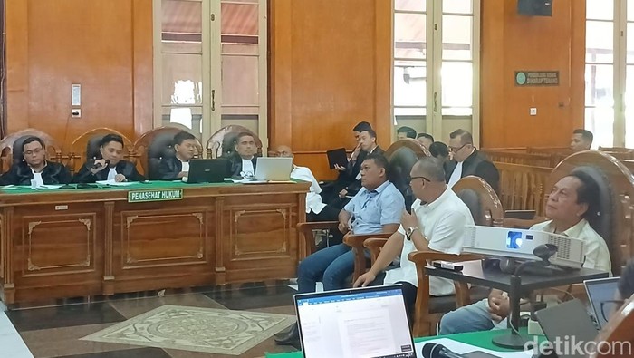 1765559169450-tiga-saksi-dihadirkan-dalam-sidang-lanjutan-kasus-korupsi-jalan-sumut-dengan-terdakwa-topan-ginting-di-pn-medan-juita-sinuhaji-1765533773598_169