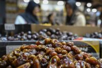 1765602369284-laris-manis-jualan-kurma-di-bulan-ramadan-2_169
