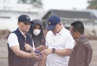 1765688736907-zulkifli-hasan-meninjau-lahan-pertanian-yang-terdampak-banjir-di-bireuen-foto-istimewa-1765683055446_169